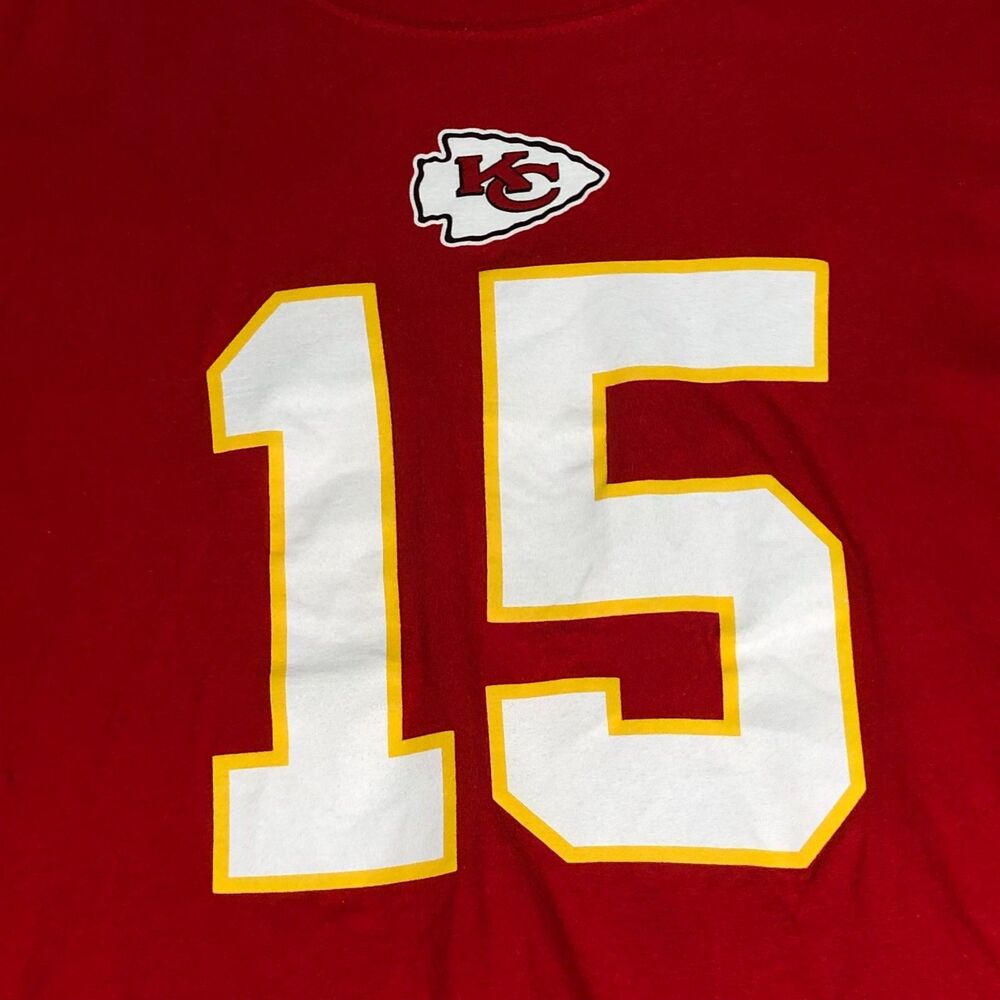 Patrick Mahomes Kansas City Chiefs TShirt Size XL Red NFL Team Apparel #15